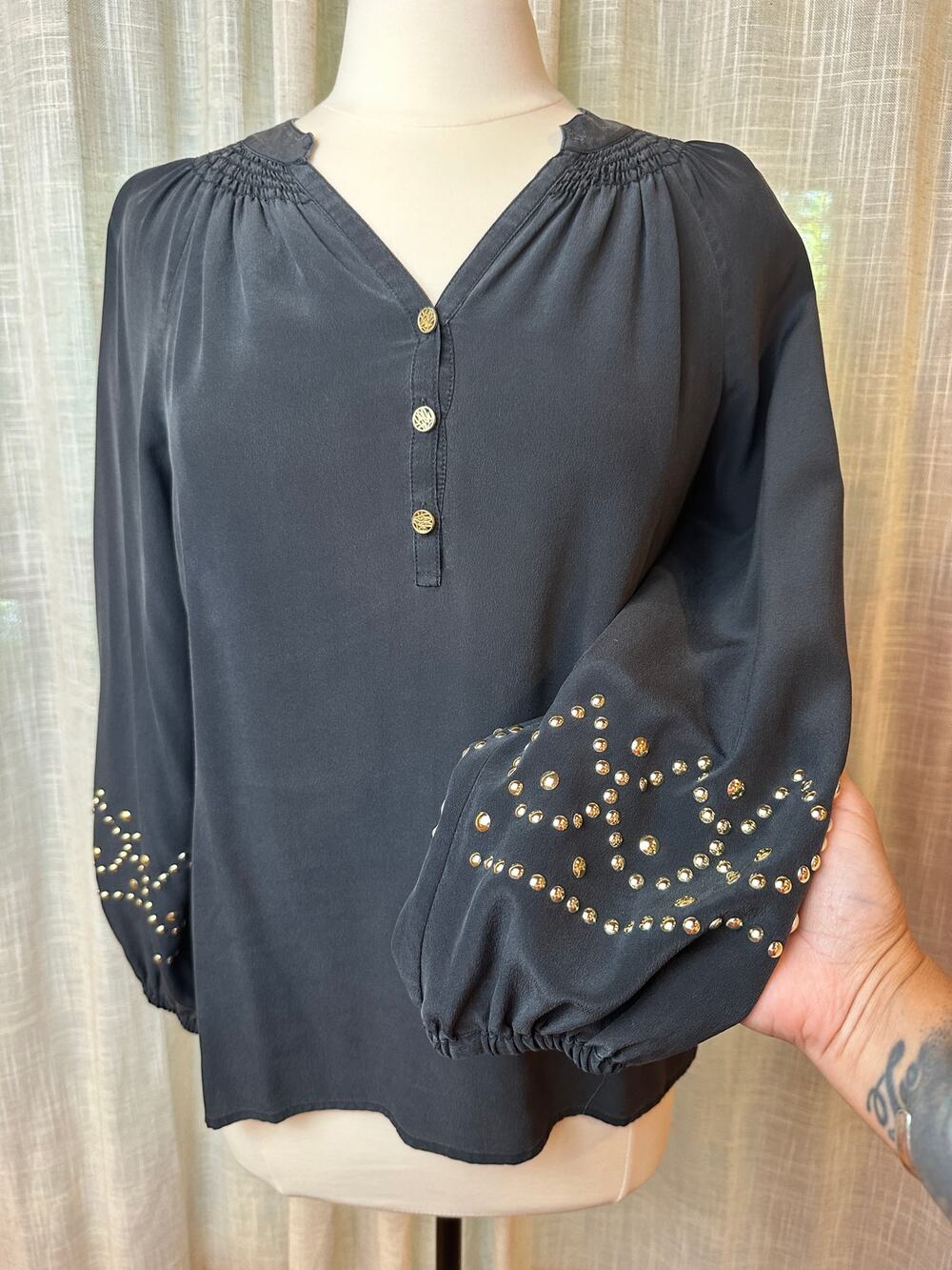 Lilly Pulitzer 100% Silk Black V-Neck Blouse Gold Button Detail XS